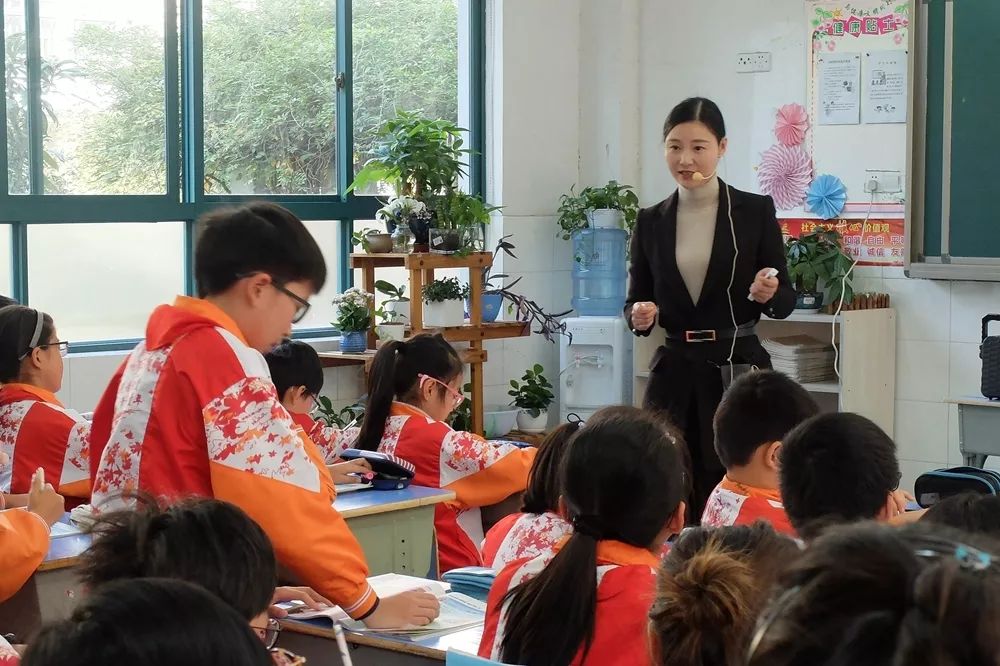 初冬里的风景线——记华维文澜小学五年级家长会