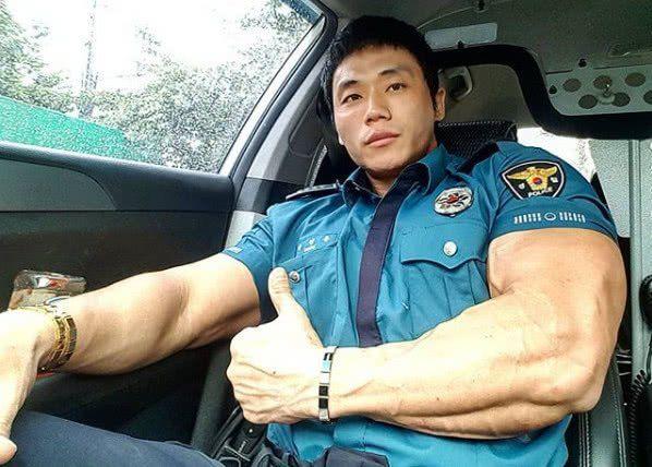 韩国警察练出了媲美健美先生的肌肉,迷倒一大批女粉丝