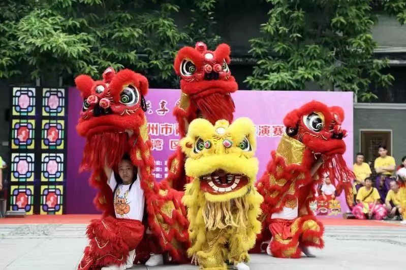 广州首个醒狮团在华林他们说所有的创新都是为了让醒狮文化活下去