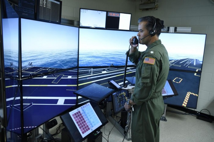 首个为航空母舰设计的模拟器驾驶舱开始提供培训服务