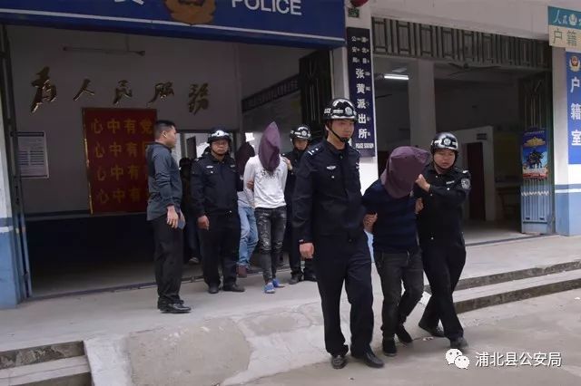 昨日凌晨活跃在张黄及周边乡镇的黑帮被端抓捕现场多图