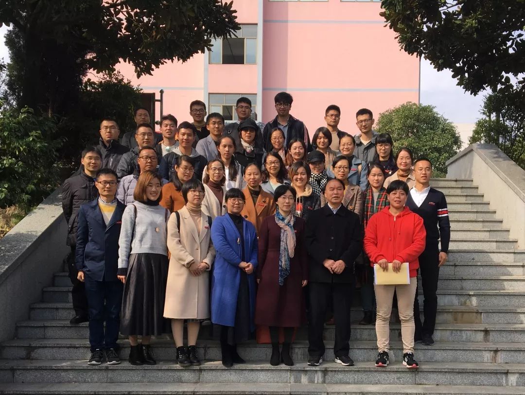 带着"疑问"来到了浦江县堂头中学交流学习,受到了学校师生的热烈欢迎