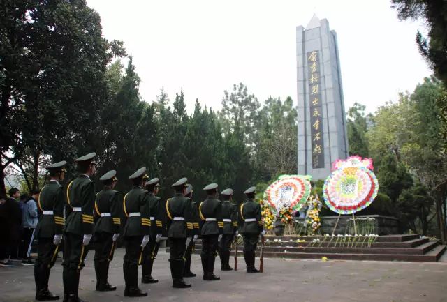 俞秀松烈士在建党,建团,推进中国革命中所作出的贡献是不可磨灭的,他