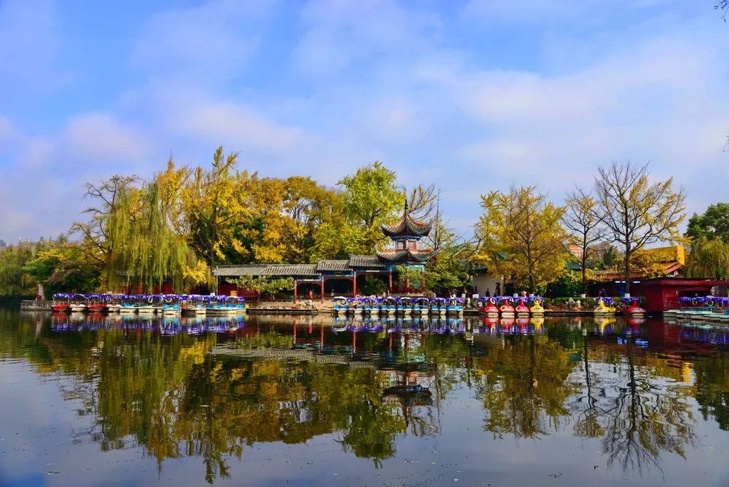 金秋翠湖一景