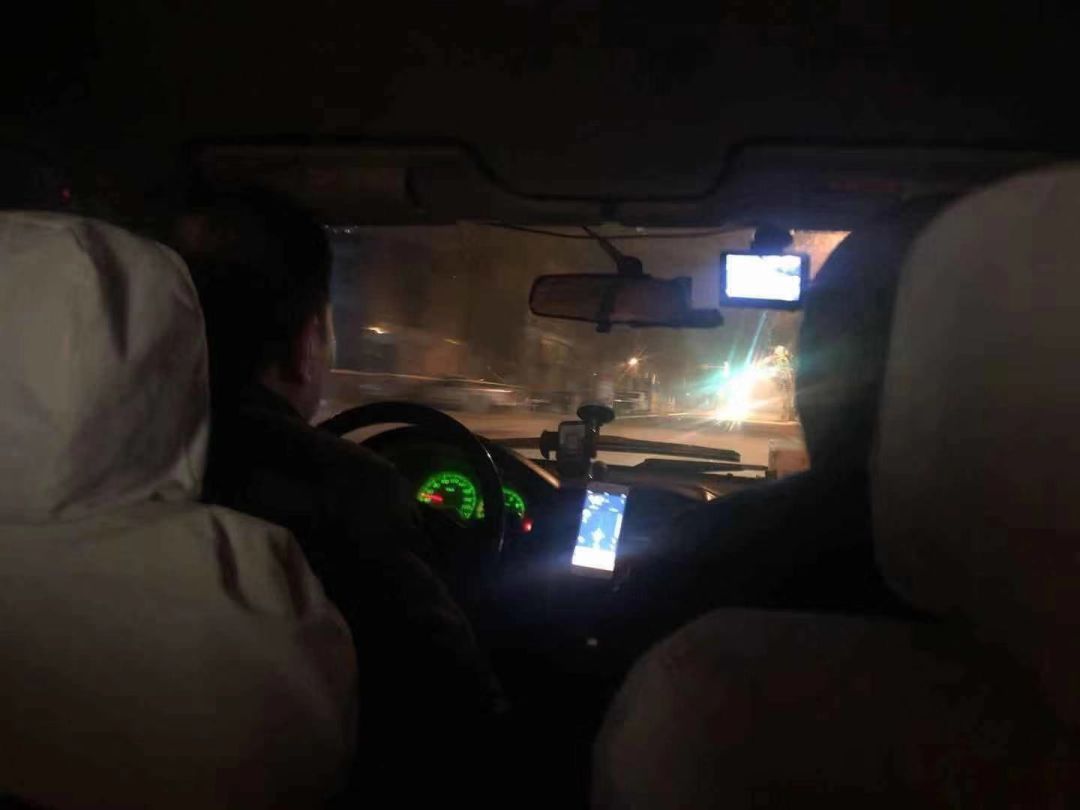 【网友爆料】唐山一出租车司机与乘客起了纠纷,还闹到