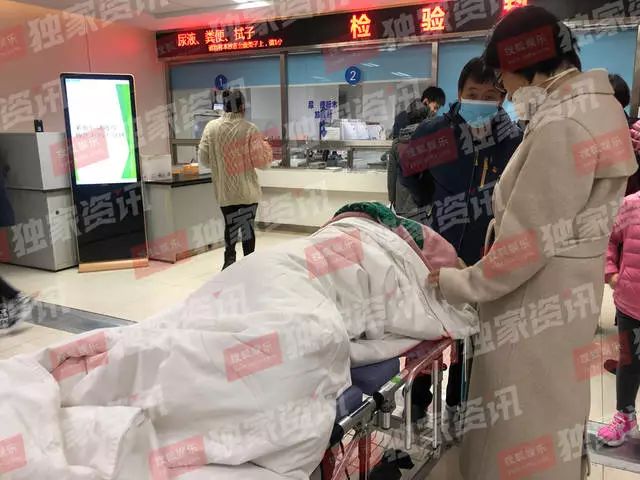 今天下午15:01,凤凰网娱乐发布微博 马蓉离开了医院,离开时她被