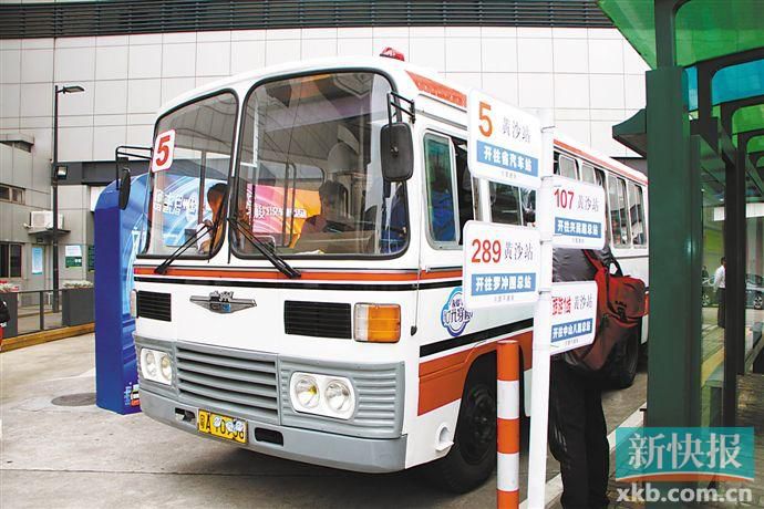1992 年出厂的广州牌 gzk6142e 型通道车,属于广州巴士的 644 系列