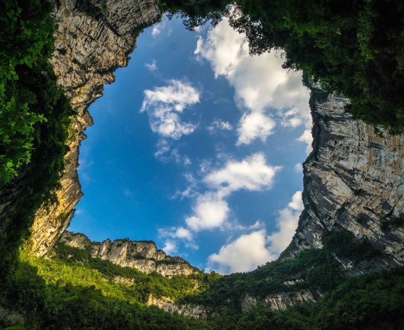 比武隆天坑要大要深,有个洞至今无法辨别_见闻_四方旅游_资讯_洛川县