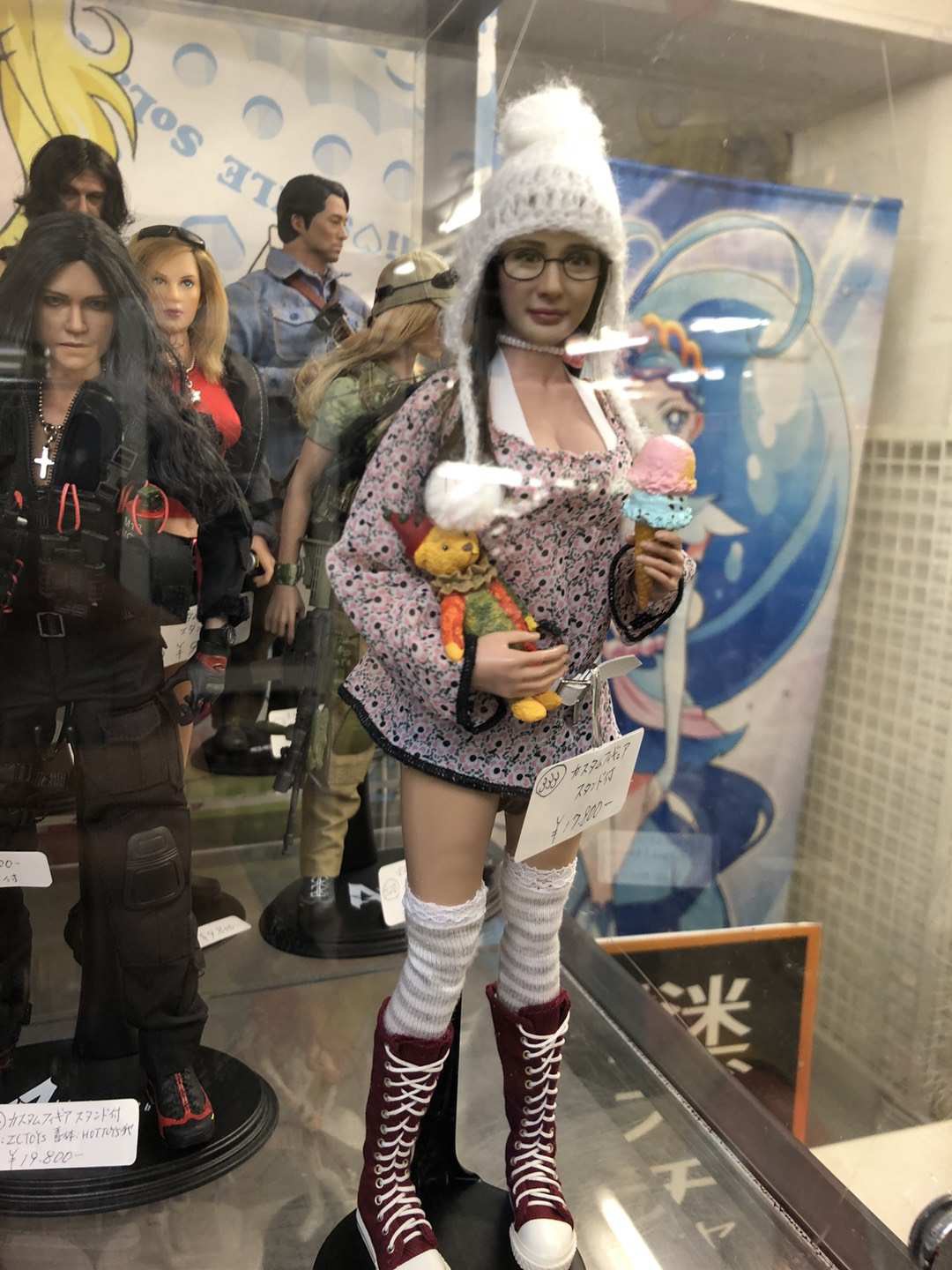 日本出售楊冪仿真人玩偶，粉絲們對楊冪的造型表示抗議！ 娛樂 第2張