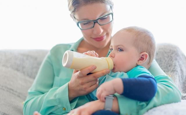 別用這3種方式給孩子洗奶瓶了，可能會越洗越臟，為了孩子看一看 親子 第1張