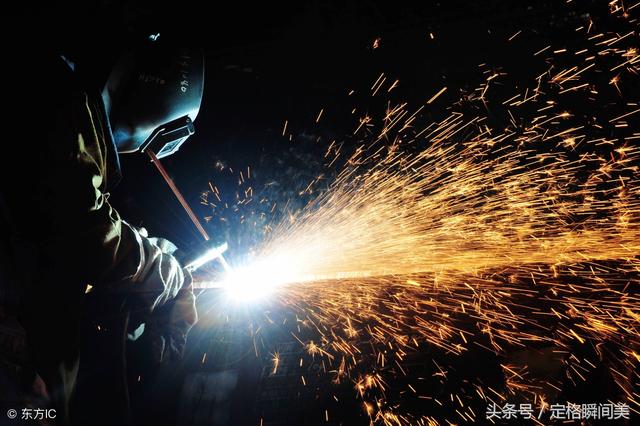 在船舶重工企业里电焊工作为技术工种之一,其工资收入相对来说比较高.
