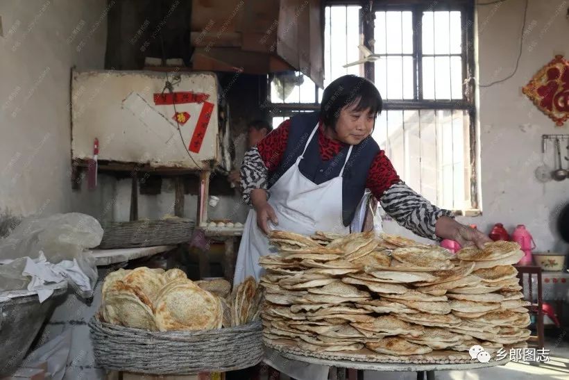 玉轮金盘贴烧饼