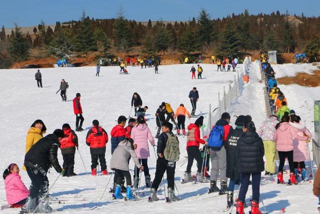 「今日推荐」雪山彩虹谷滑雪场带你畅玩整个雪季!滑雪