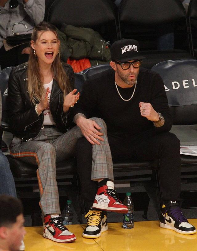Adam Levine携超美老婆看NBA！上脚的两双 