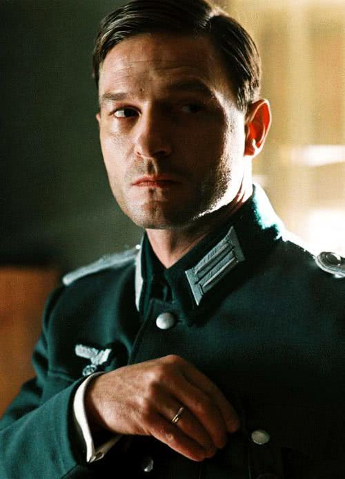 二战最帅的德国军官:赢得两个国家的尊敬,却惨死在苏军战俘营