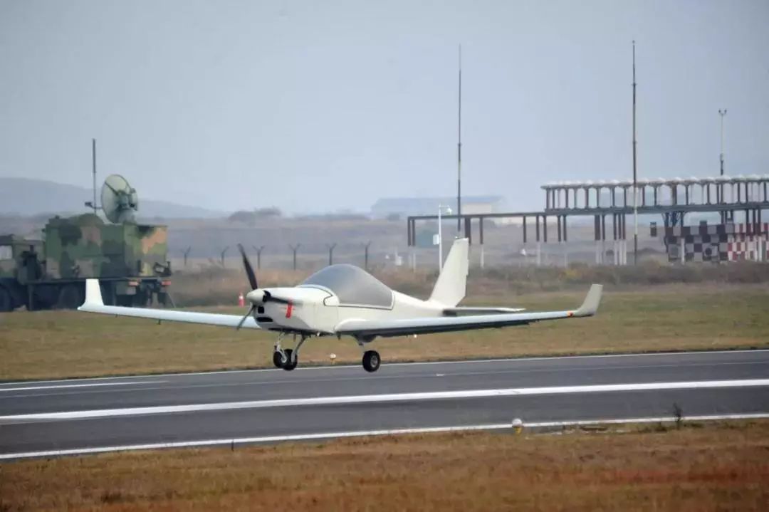 及省,市相关职能部门负责人陪同下到航空工业贵飞就国家应急救援保