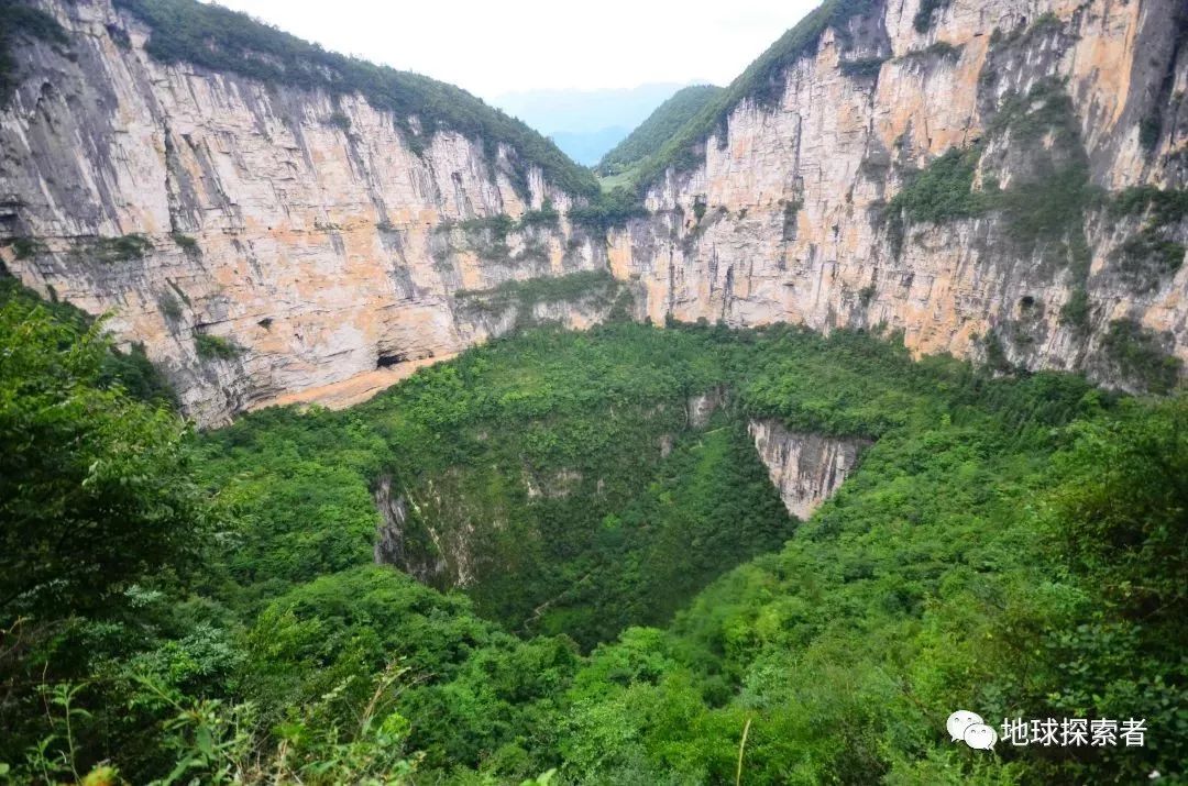 天坑景观—重庆奉节小寨