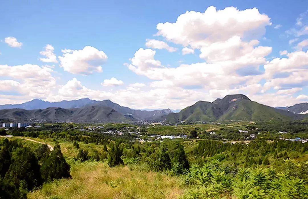 大房山云蒙山支脉之支峰南岸为南大寨各有小山矗立在大石河两岸在辛