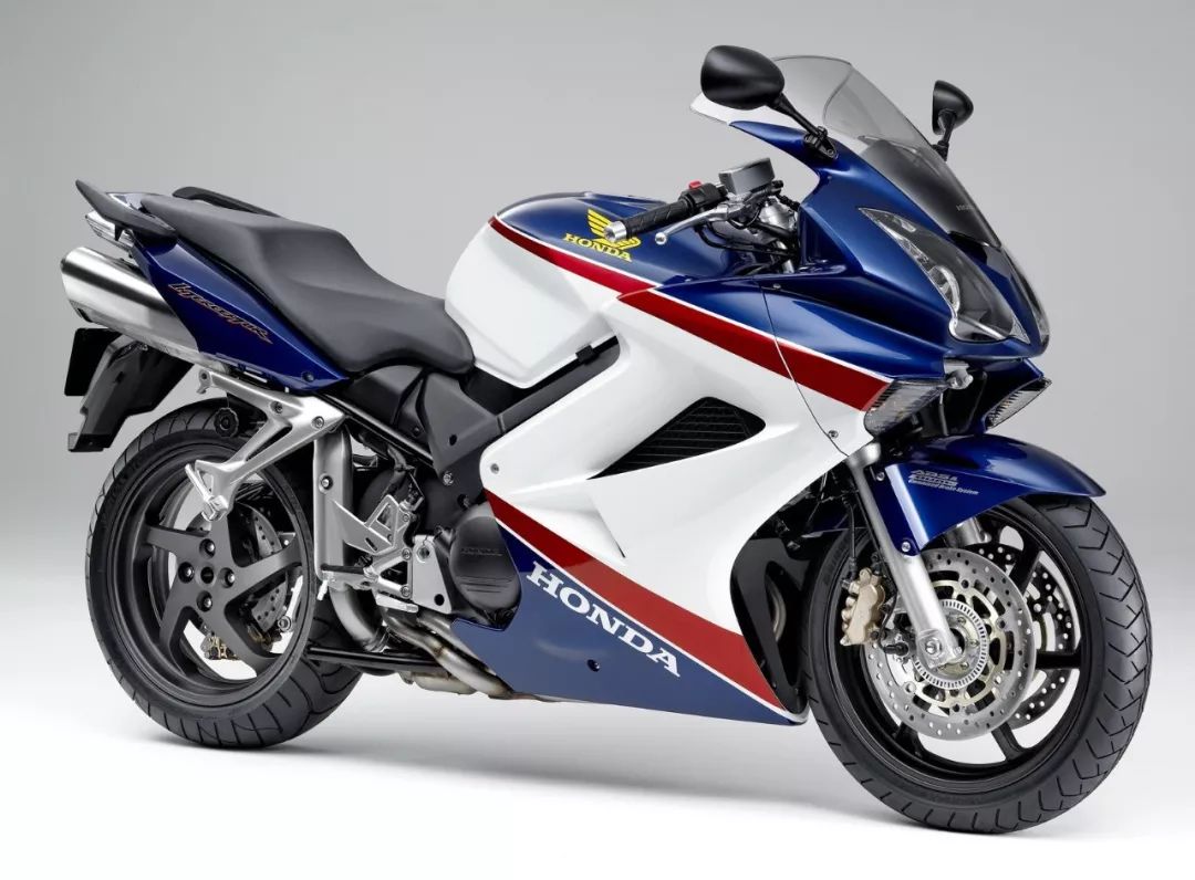 重现经典图案,honda 2019" vfr800f,vfr800x