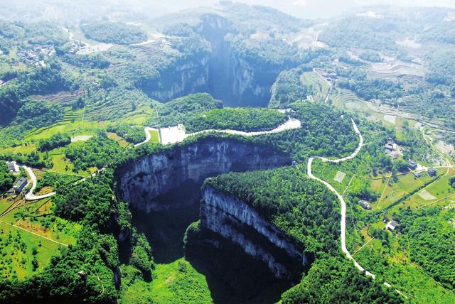 中国一共13个世界自然遗产,超过一半都在云南,贵州,四川,重庆