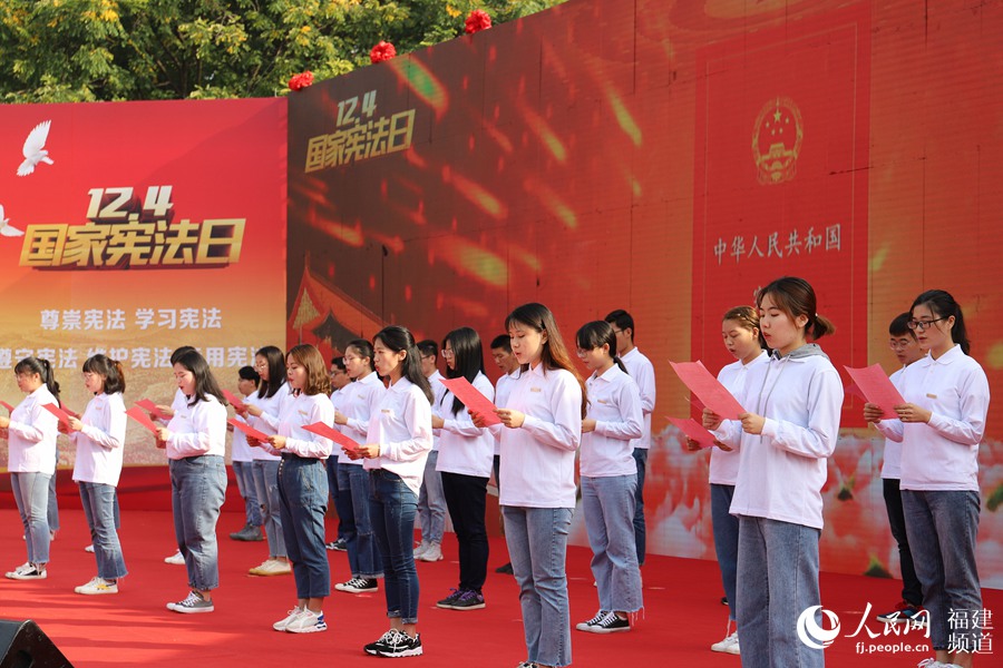 江夏学院法学院30名大学生诵读宪法经典段落