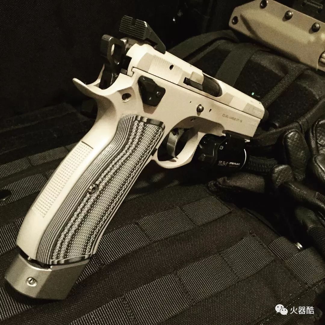 cz shadow 2手枪射击慢镜头 本视频源自新西兰ipsc大神heaton返回搜狐