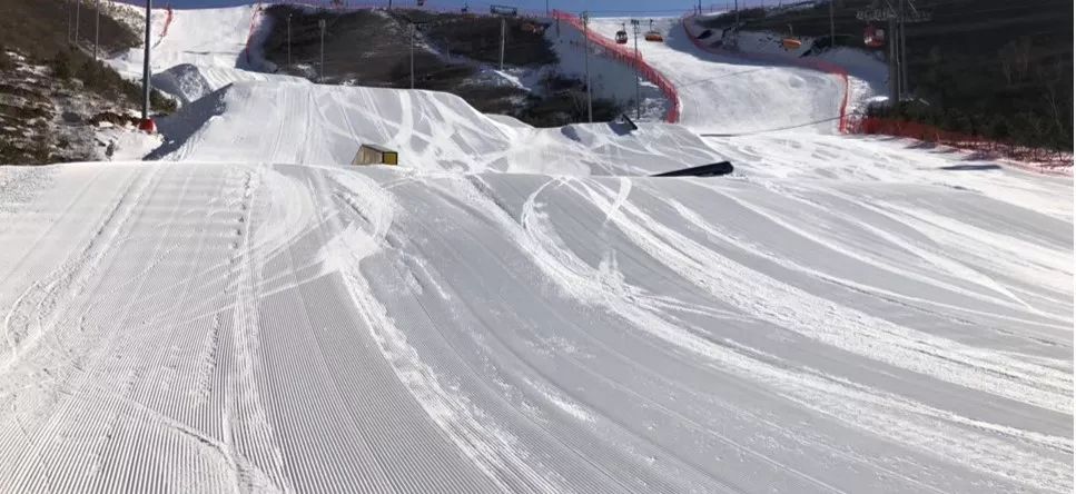 银河滑雪场追逐道颠覆以往专业追逐道的体验风格,是大众化的追逐道