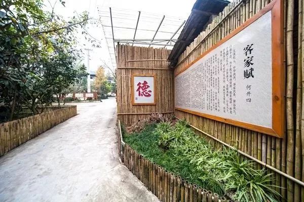 竹篱壁画,文化墙……这个客家村落充满着浓浓的文化气息