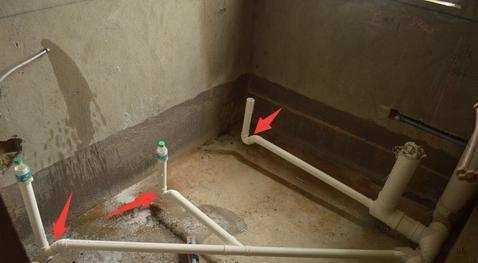 如果在安装蹲坑或者马桶前,家里提前预埋的排水管没有存水弯,也不用