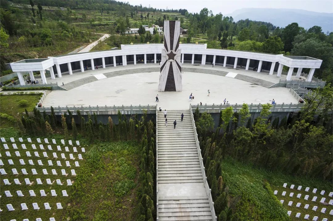 川陕革命根据地红军烈士陵园位于沙溪镇王坪村,始建于1934年.