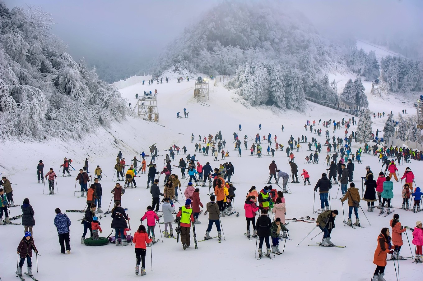 西岭滑雪冬令营启动，臻雪之旅带孩子探索雪原-景区动态-聚焦西岭-西岭雪山官网