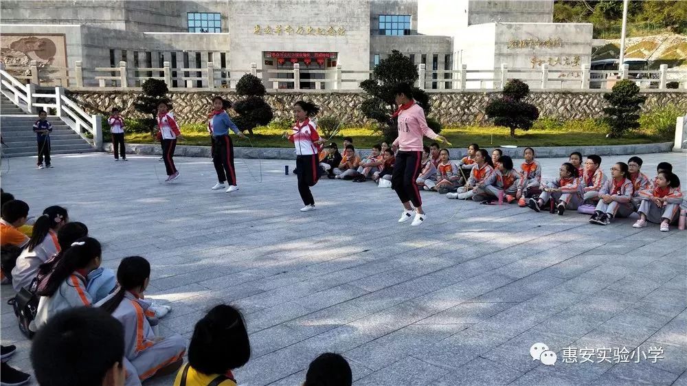 福建泉州市惠安实验小学与山霞安固小学少先队员手拉手争做新时代好