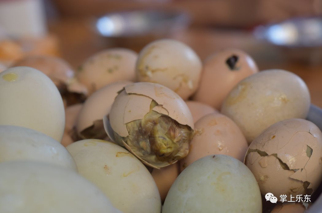 乐东黄流镇最具有挑战性的美食鸡仔蛋不吃之前会拒绝吃之后会上瘾
