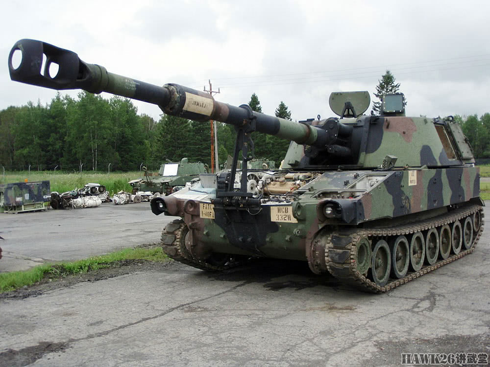 这是m109a5自行榴弹炮,采用m284型155mm榴弹炮,依旧是39倍径身管,最大