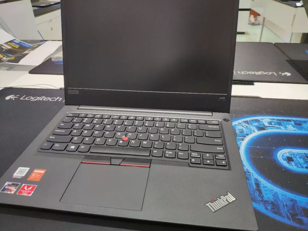 thinkpad e485 装上了amd 锐龙r5 2500u 处理器的笔记本 thinkpad这个