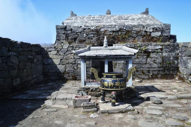 多次被雷击而不倒!距今1700年祭坛,连屋顶都是石头搭建