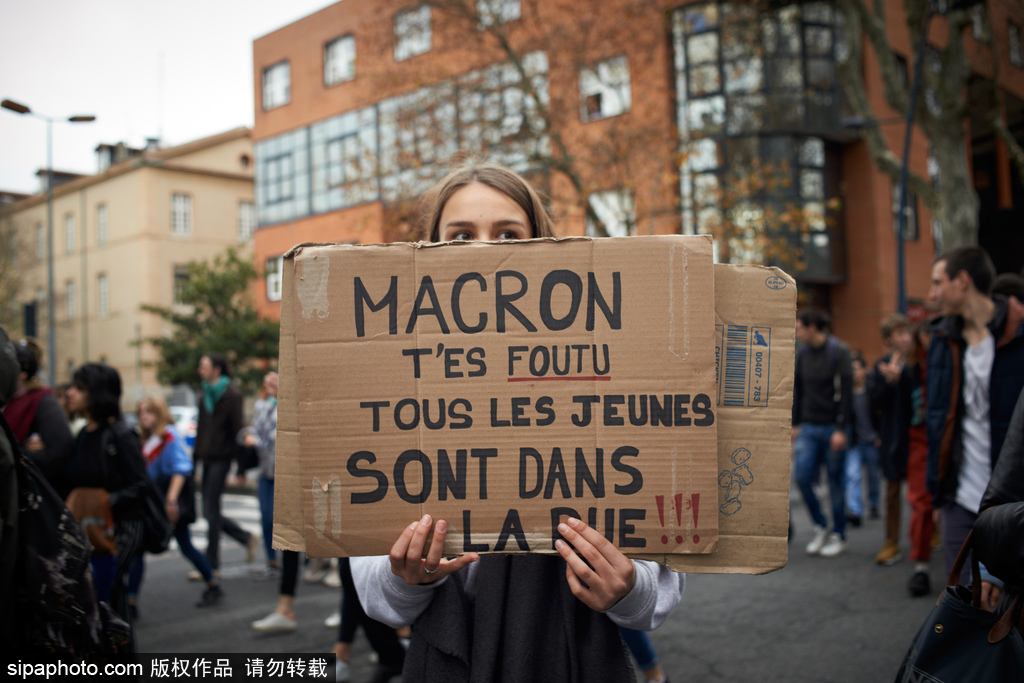 法国图卢兹:高中生们声援黄背心运动 抗议教育