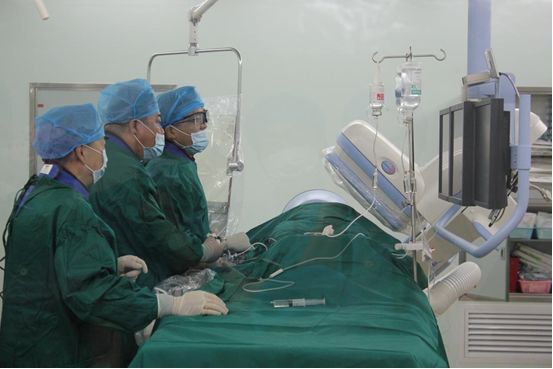 心脏介入手术助您打通生命线——杭锦后旗医院心脏介入手术造福家乡百姓_技术