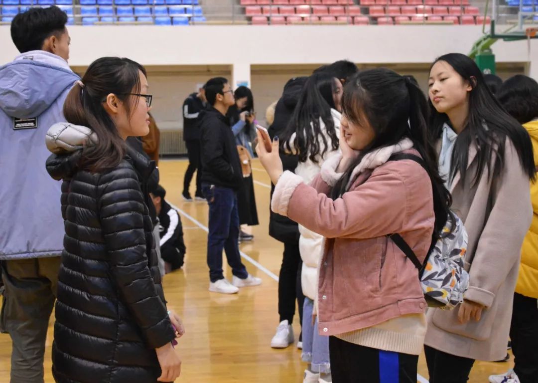 提高身体素质,我院于12月1日在大学生活动中心室内篮球场举办了学生会