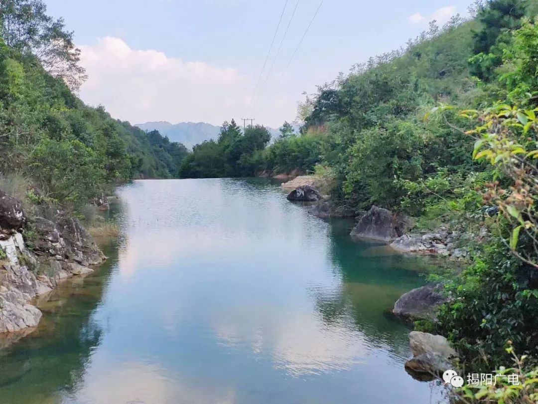 支持原创 欢迎投稿↑关注 揭西良田的桐树坪村 形状有点像鲤鱼,故名