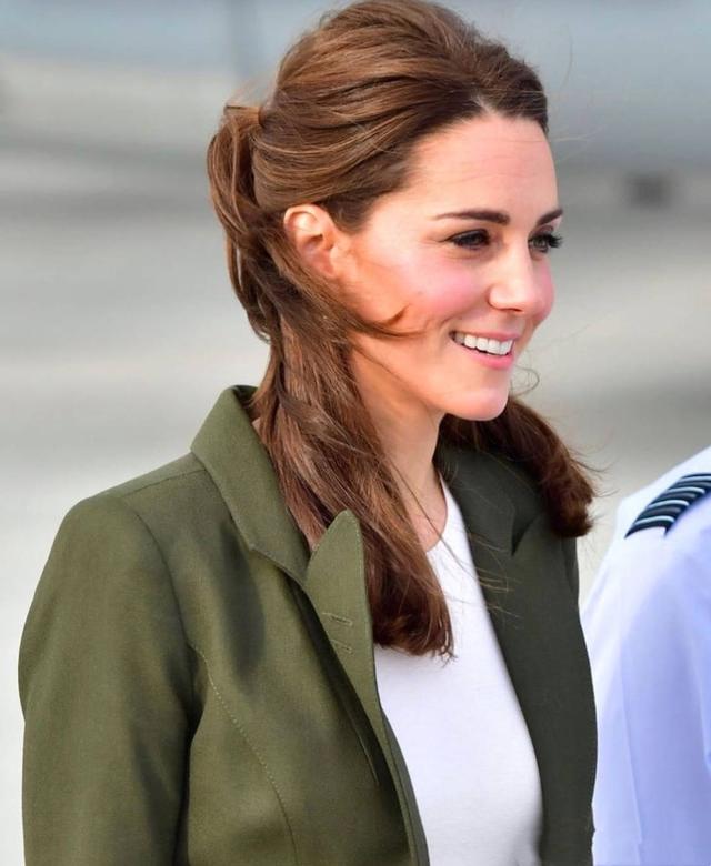 凱特王妃終於穿闊腿褲，搭配橄欖綠西裝比例驚艷，換個髮型太加分 時尚 第10張