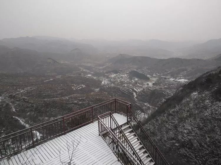 一同到磁县天宝寨景区 来看看这里的浪漫初雪吧 观天佛附近