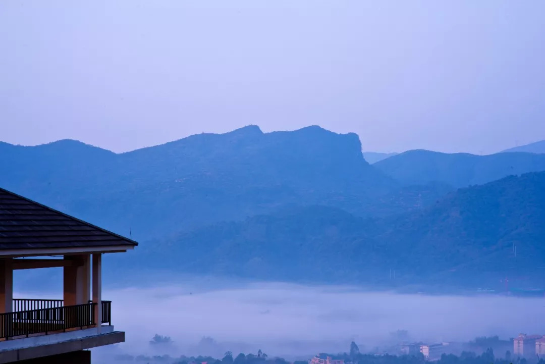 限时限量抢购泡在高山温泉里睡在云里雾里