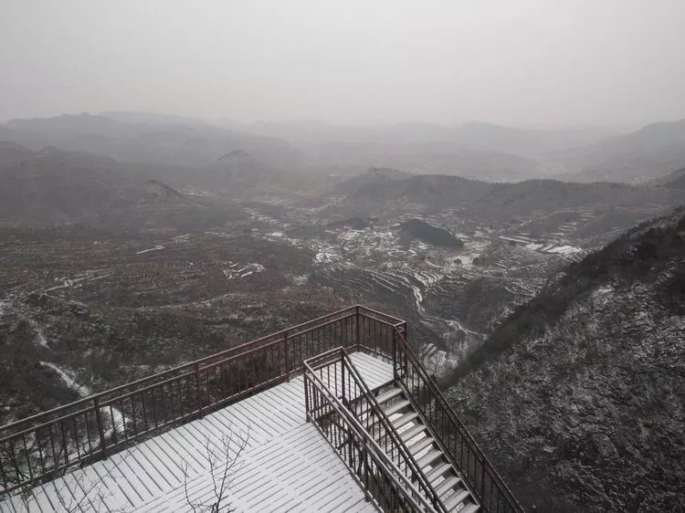 一同到磁县天宝寨景区 来看看这里的浪漫初雪吧 观天佛附近 初雪留下