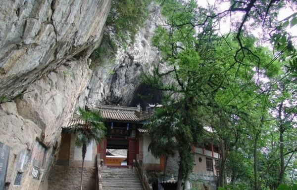 陜西有座1300年的古老寺廟，建在巖洞裡，杜甫蘇軾曾到此遊歷 旅行 第3張