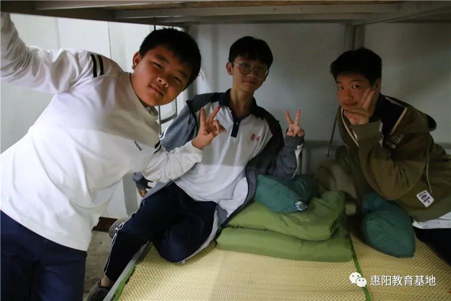 12月5日,崇雅实验学校八,九年级的同学们来到惠阳教育参加了为期