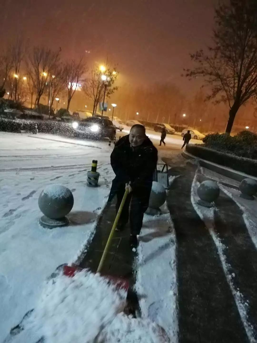 "雪窝"烟台下雪啦!快来看看雪夜景!