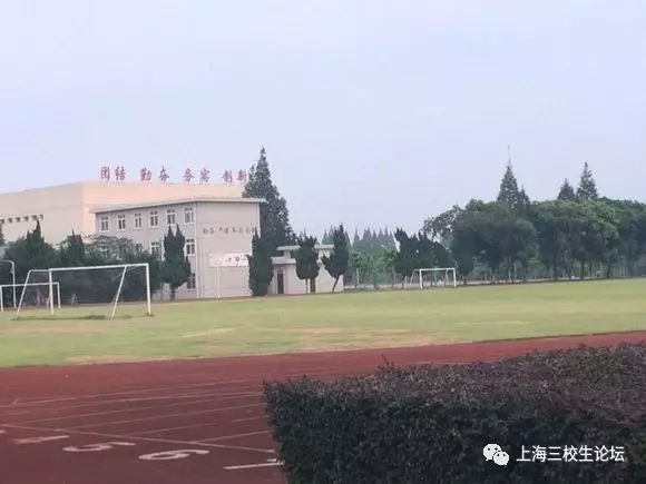 学校风景上海工商职业技术学院