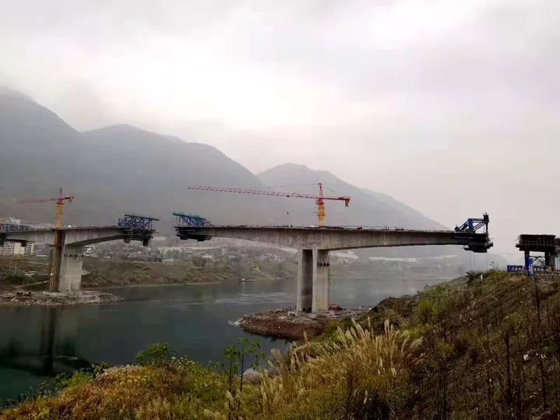 12月5日,威围高速公路第三项目经理部金斗1号大桥左幅0#桥台承台