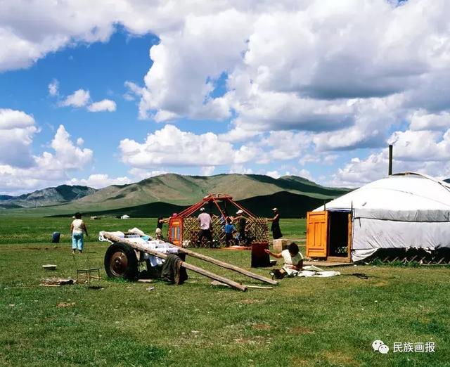 蒙古包是游牧生活的产物,具有顺应气候,保护环境的特点(吉雅图 摄影)